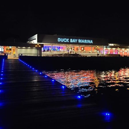 באלוך Duck Bay Hotel & Restaurant מראה חיצוני תמונה