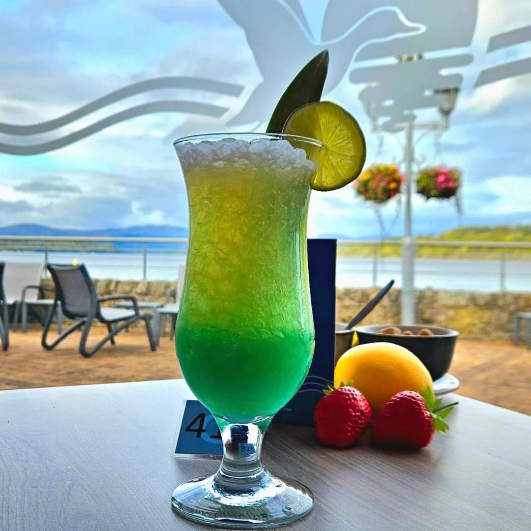 באלוך Duck Bay Hotel & Restaurant מראה חיצוני תמונה